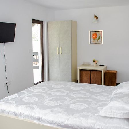 Ge-Lux Villa Incesti ภายนอก รูปภาพ