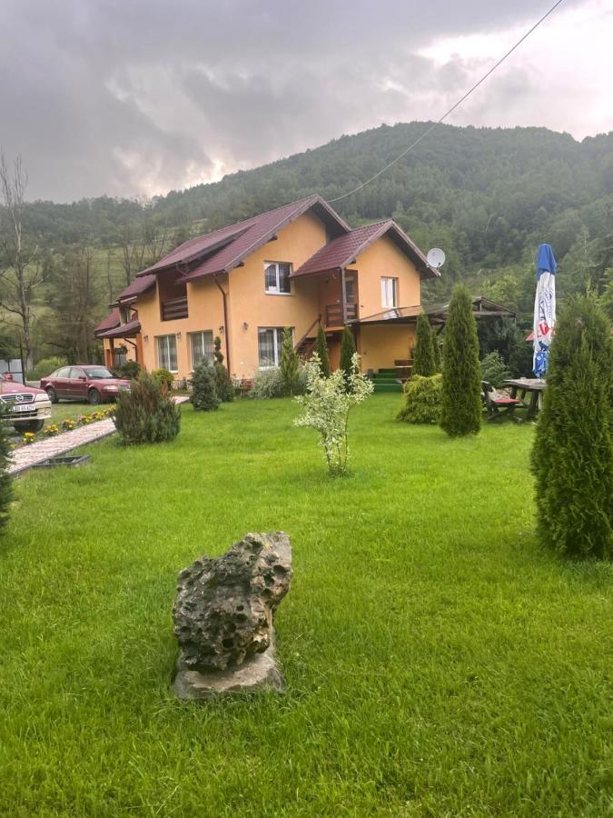 Ge-Lux Villa Incesti ภายนอก รูปภาพ
