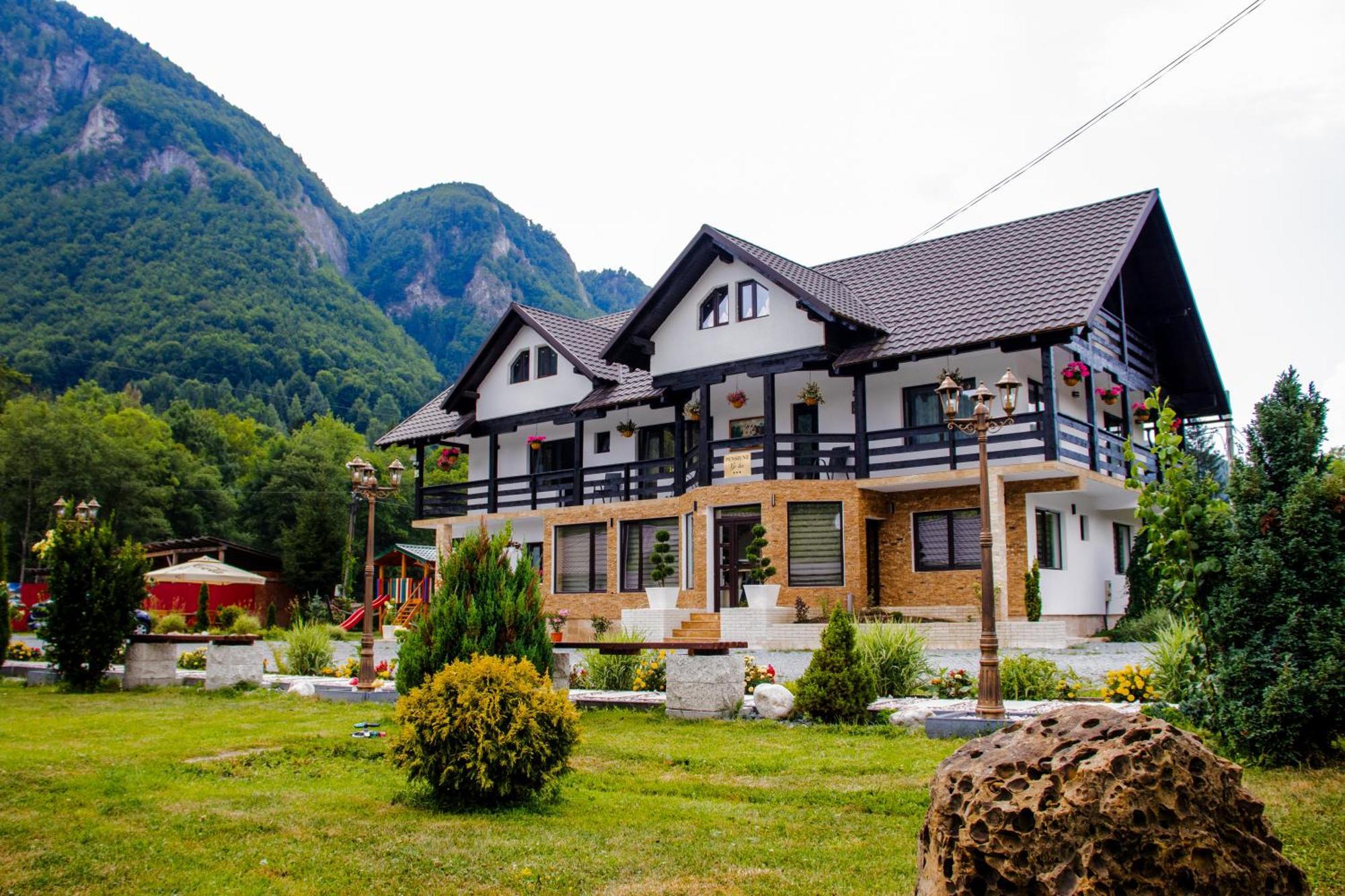 Ge-Lux Villa Incesti ภายนอก รูปภาพ