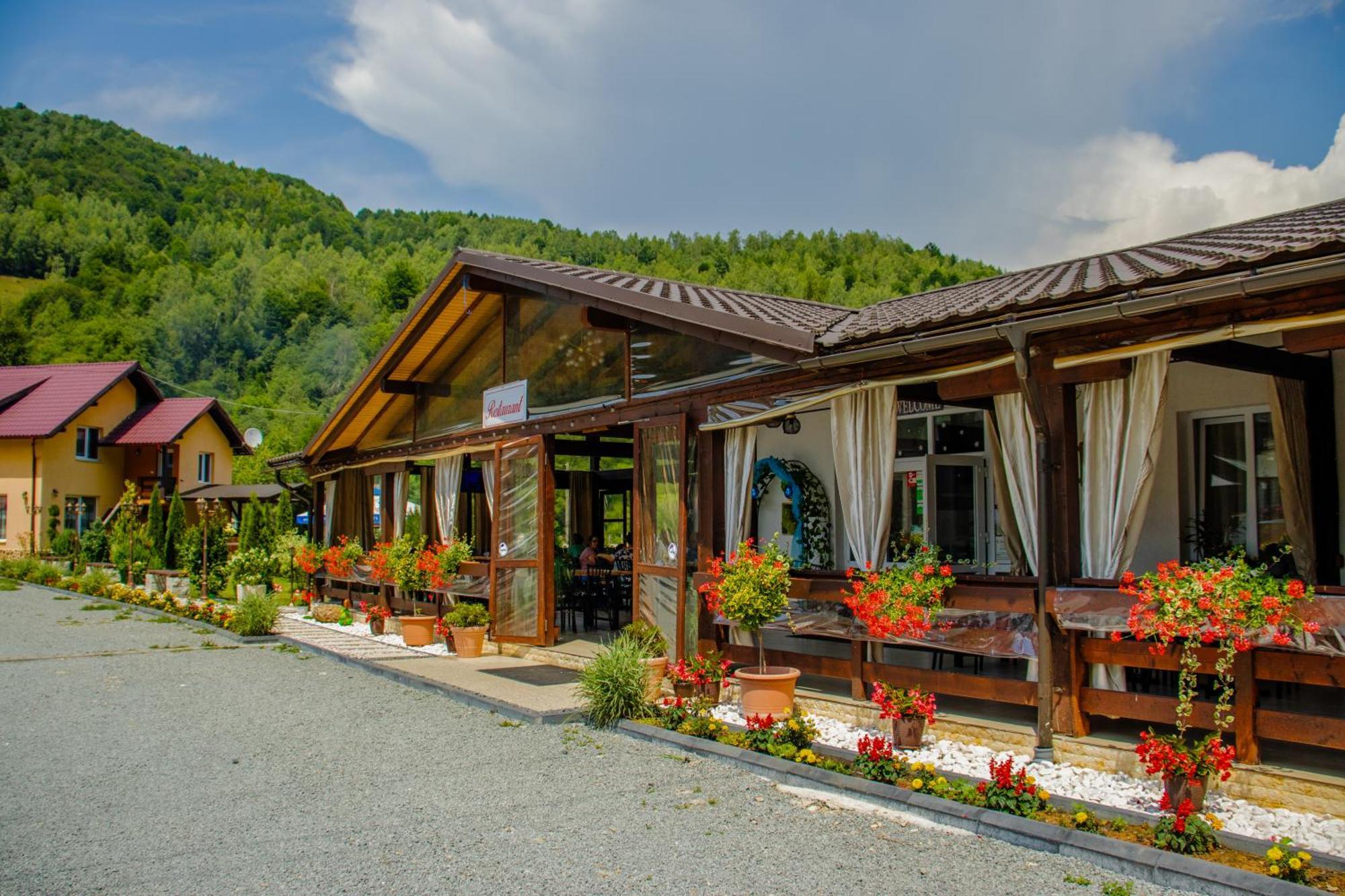 Ge-Lux Villa Incesti ภายนอก รูปภาพ