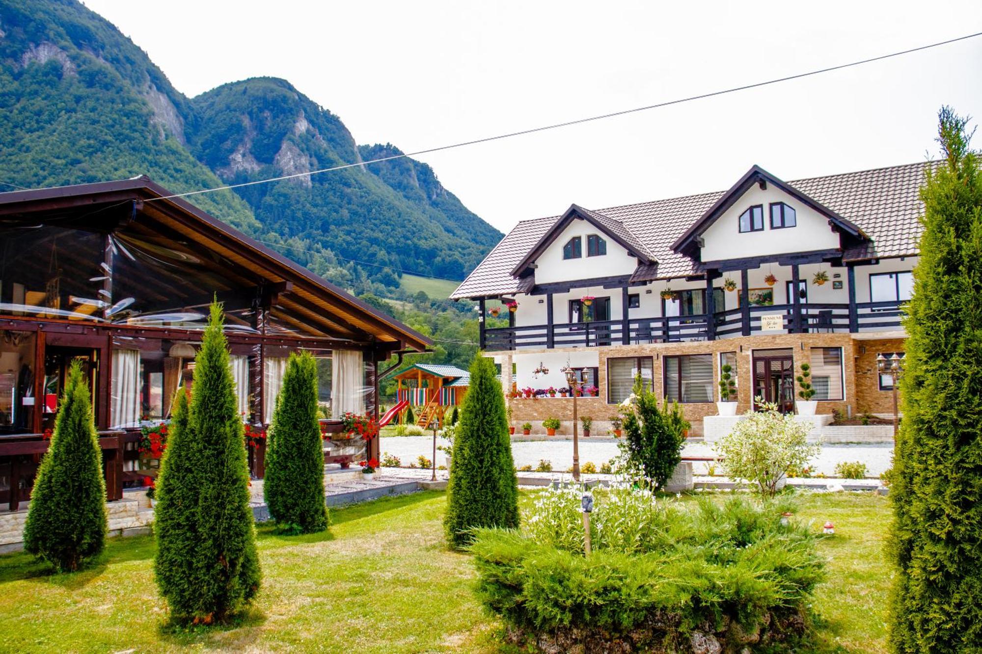 Ge-Lux Villa Incesti ภายนอก รูปภาพ