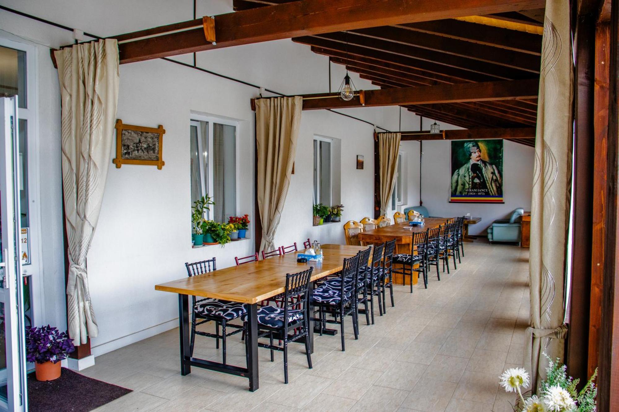Ge-Lux Villa Incesti ภายนอก รูปภาพ